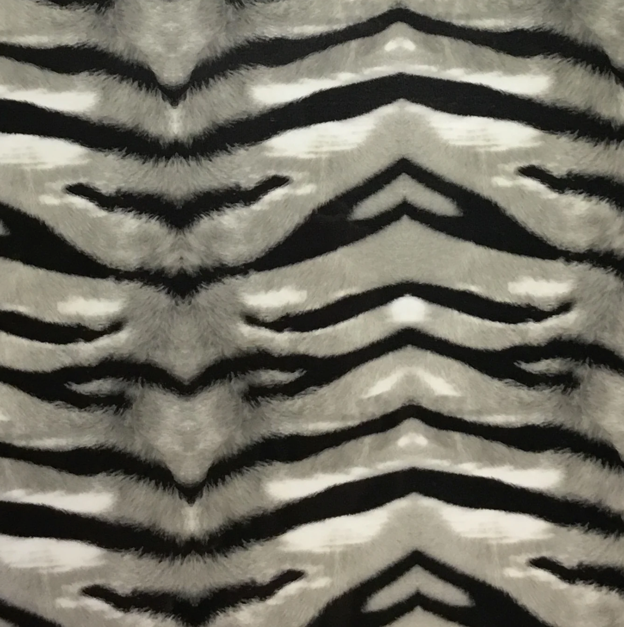 WHITE SNOW TIGER STRIPES