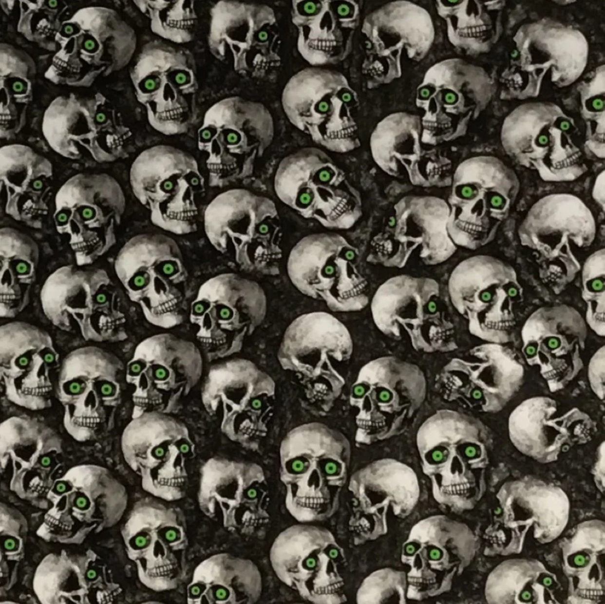 GREEN EYED MINI SKULLS