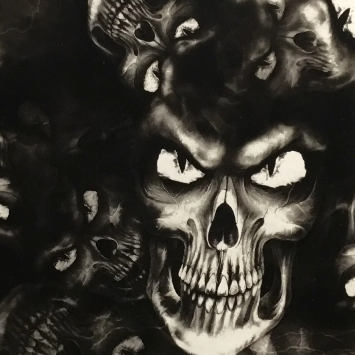 LARGE DEAD HEAD SKULLS