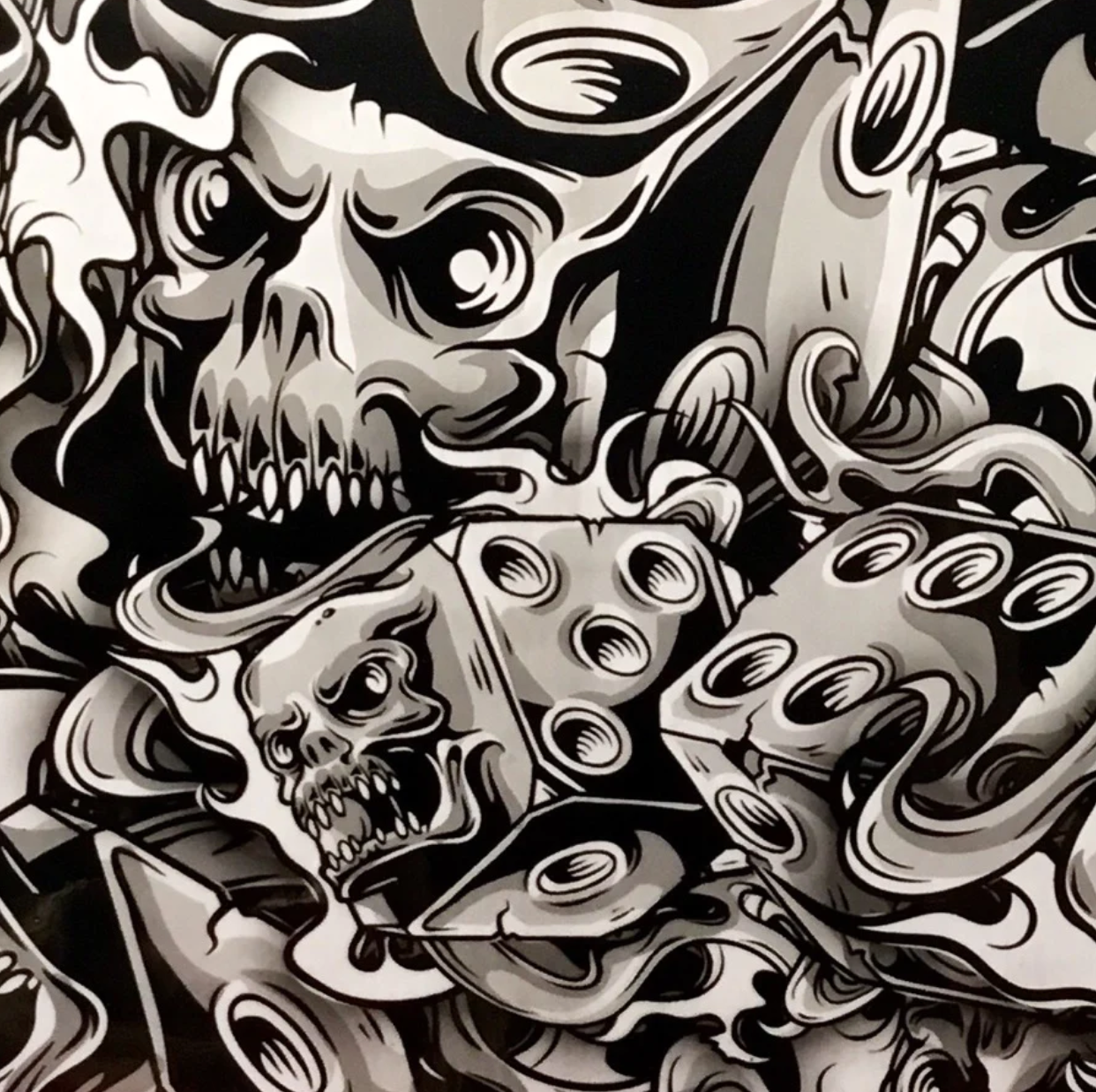 LARGE BLACK CLEAR FLAMING DICE SKULLS